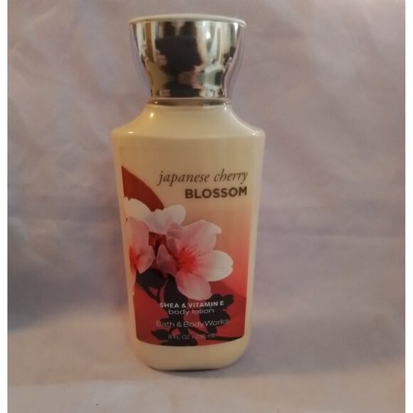 Bath & Body Works Japanese Cherry Blossom Body Lotion 8 oz - Shea & Vitamin E - Picture 1 of 2